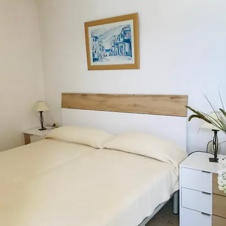 Edificio Penon De Ifach * קלפה